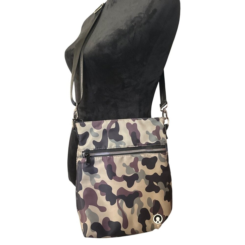 💖Camouflage Crossbody & Tote Bag With Adjustable Strap & Yellow Handles - Picture 4 of 4